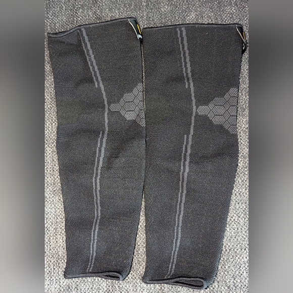 Sparthos Arm sleeves - includes 2 arm sleeves in black - Picture 3 of 6